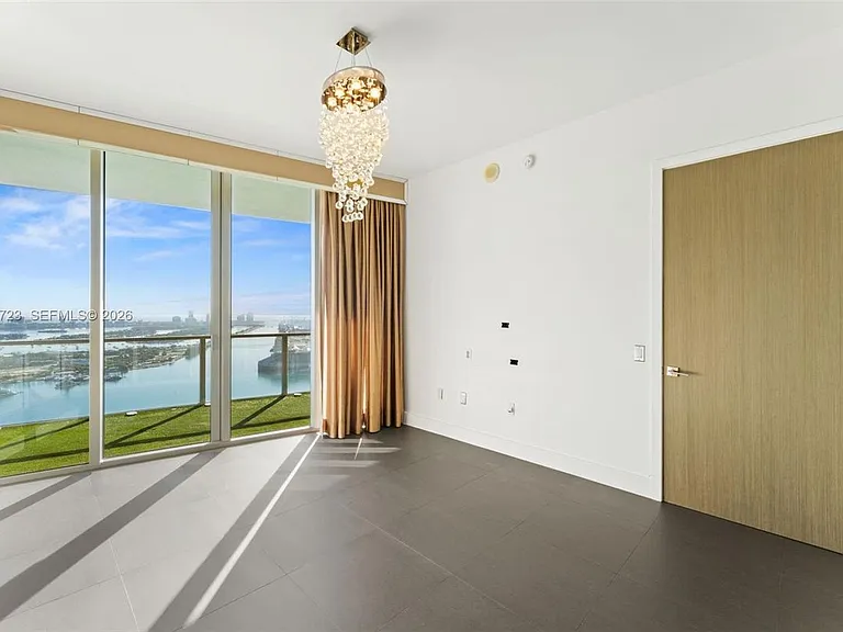 1100 Biscayne Blvd #4502 — Photo 4