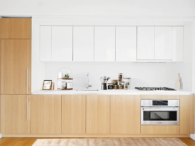 605 W 42nd St #22E — Photo 3