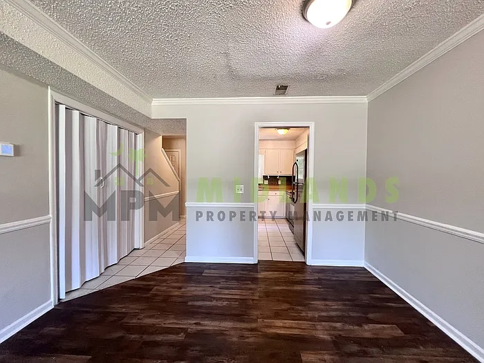 208 S Cromwell St #E — Photo 11