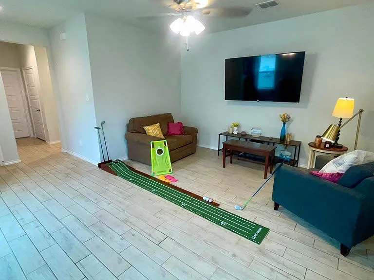 1652 Edgeway Dr — Photo 3
