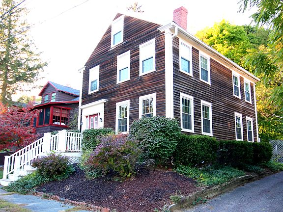 2nd image of 26 Woodland St
