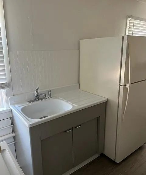 621 1/2 Avenue C — Photo 3