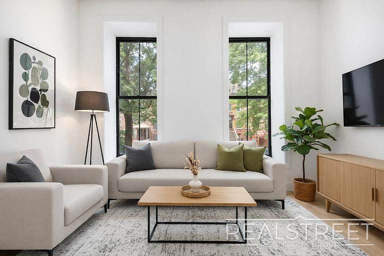 1st image of 246 Vernon Ave APT 1