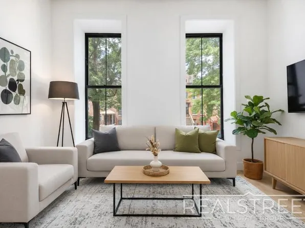 246 Vernon Avenue image 1 of 6