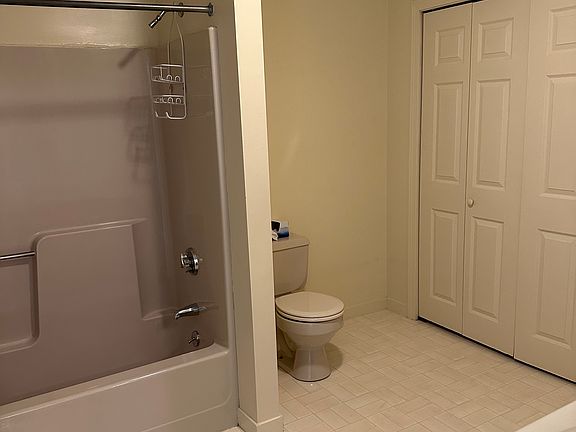2nd image of 4 Circle Dr #B