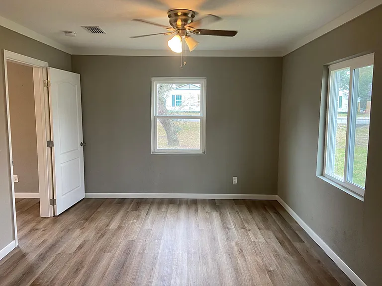 1701 Louise Ave — Photo 12