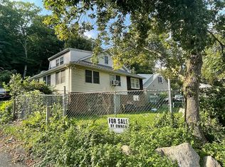 3 Oakwood Rd, Lake Hopatcong, NJ 07849