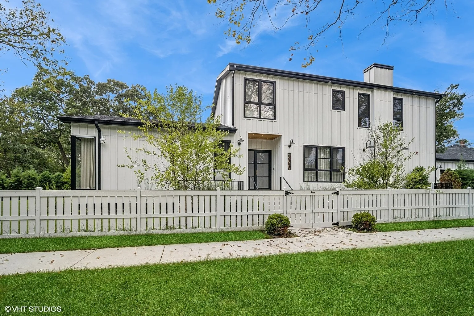 399 Woodlawn Ave photo 1