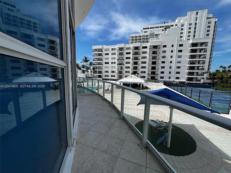 5445 Collins Ave #L3 — Photo 3