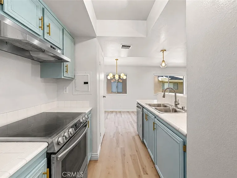 2438 Pepper St — Photo 15