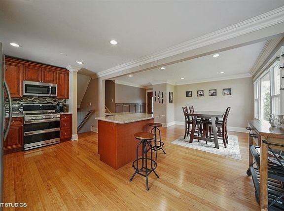 3rd image of 0N107 Evans Ave