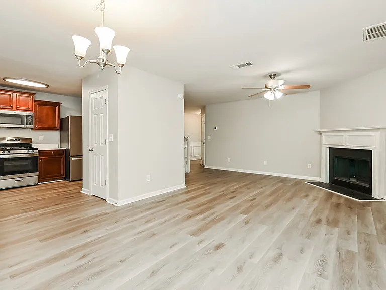 414 Hidden Creek Ct — Photo 6