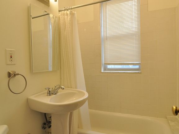 4th image of 131 Park Dr APT 11