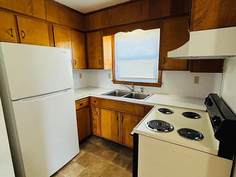 2 Bedroom, 1 Bath Apartment — Photo 24