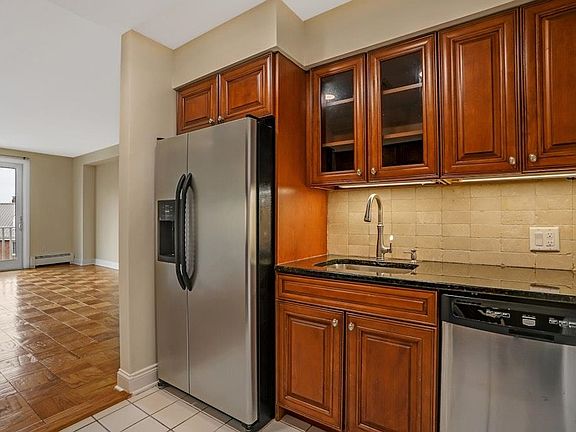 3rd image of 102 Shearwater Ct E APT 31