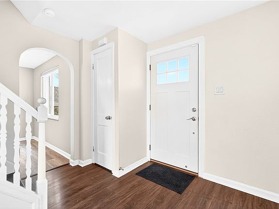 2nd image of 220 Harden Ave