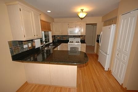 4th image of 443 Knoll Crest Dr