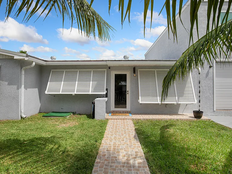 1609 Trinidad Dr — Photo 2