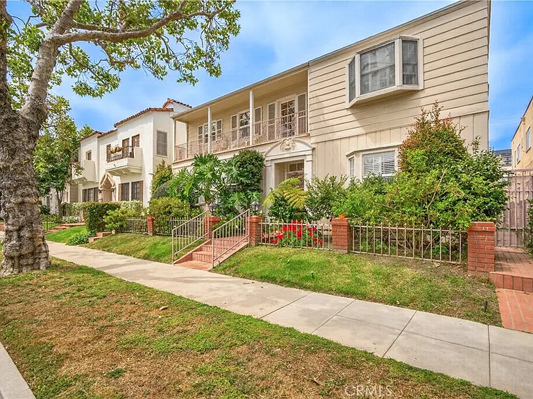 135 S Canon Dr — Photo 12