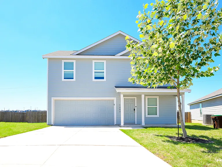 1205 Donaire Ln — Photo 2
