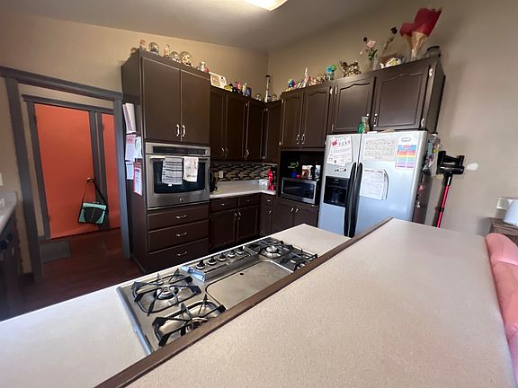 5th image of 610 Willow St