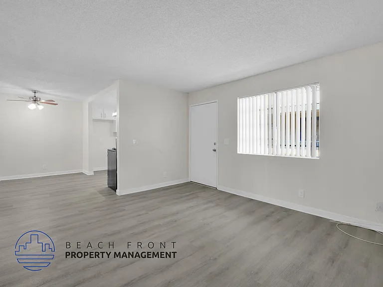 1635 Locust Ave — Photo 12