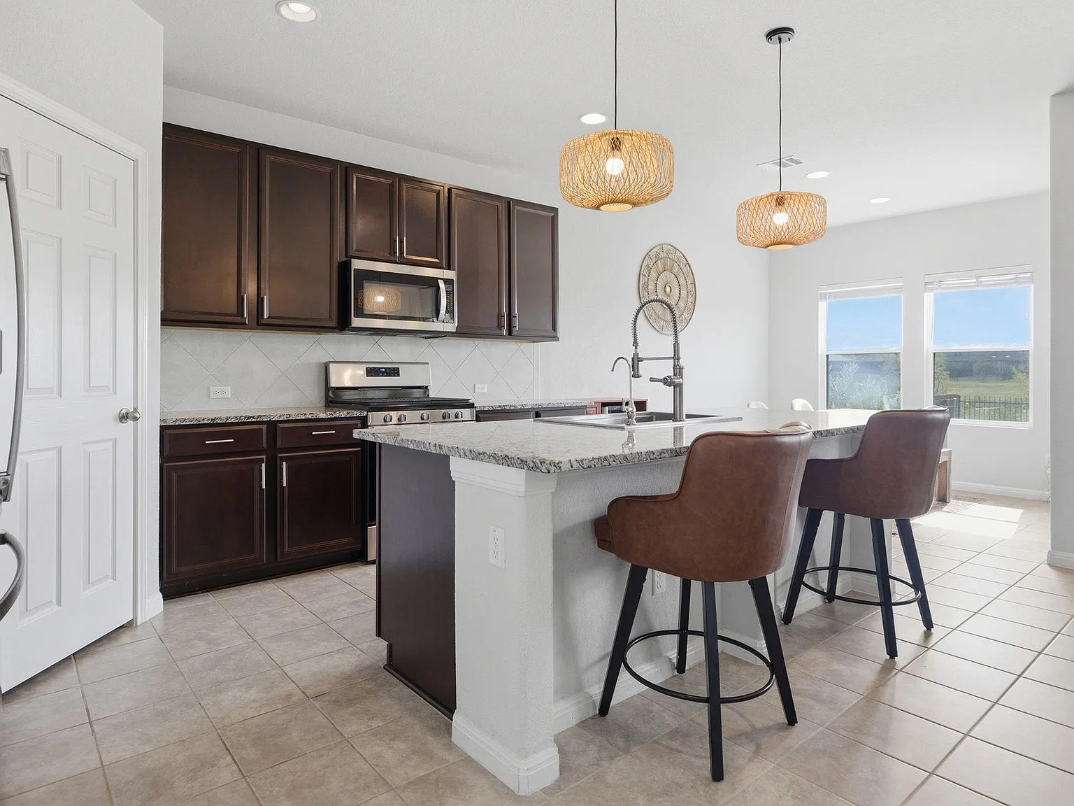 3 bed, 2.0 bath, 1456 sqft, $2,195 — Photo 4