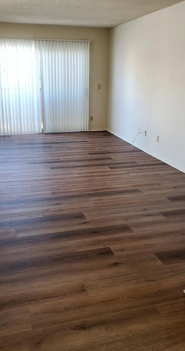 4916 Rosewood Ave — Photo 2