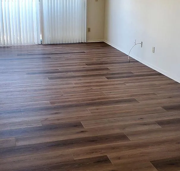 4916 Rosewood Ave — Photo 2