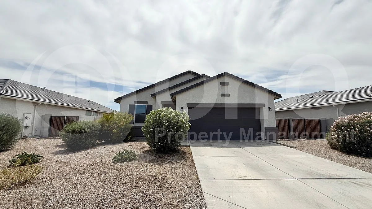 4 bed, 2.0 bath, 1569 sqft, $2,080 — Photo 1