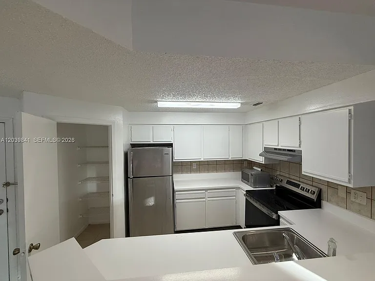 2550 SW 18th Ter #1807 — Photo 3