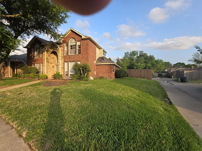 1820 Springmont Dr — Photo 2