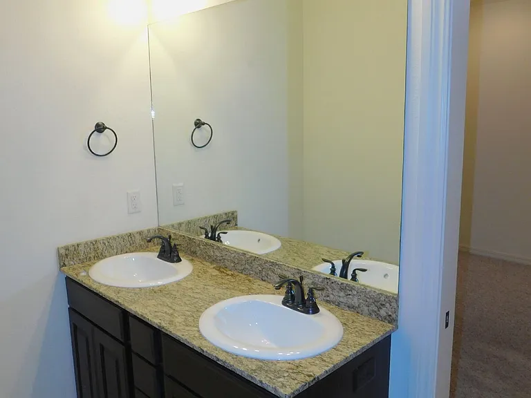 2632 N Arroyo Ave — Photo 13