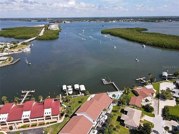 4th image of 1745 Gulf Blvd Unit 6
