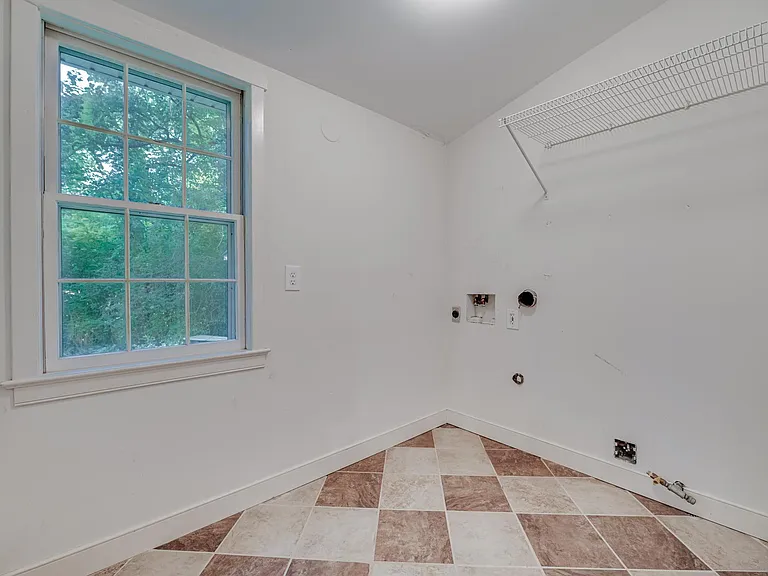 121 Winston Dr — Photo 11