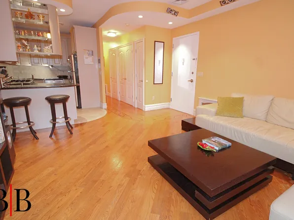 1674 East 22nd Street image 5 of 24