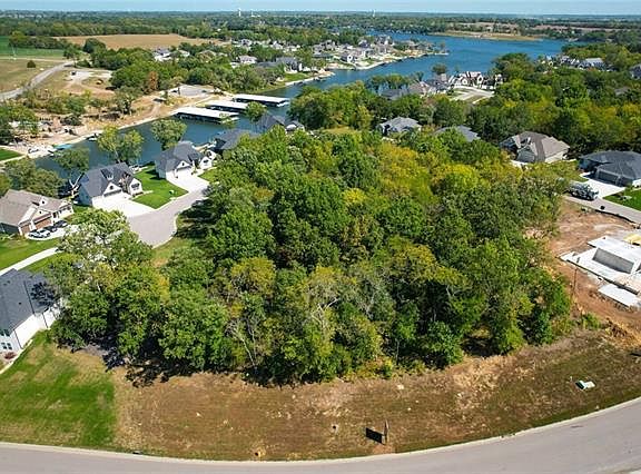 3rd image of 29 Bison Falls Cir
