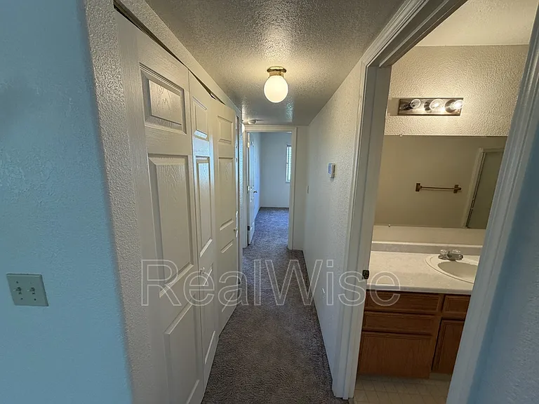 2141 NW North Hill Dr #B — Photo 23