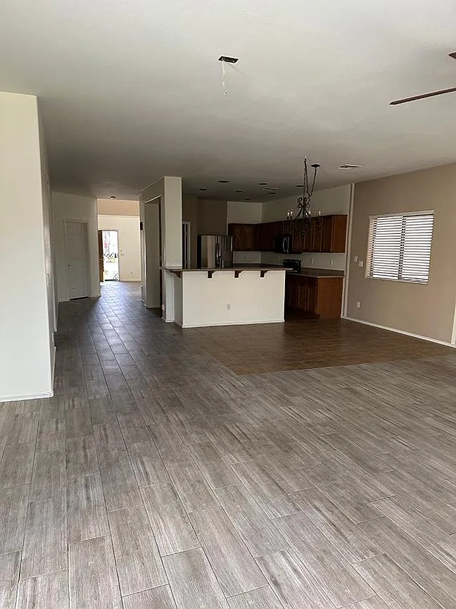 4 bed, 3190 sqft, $2,900 — Photo 2