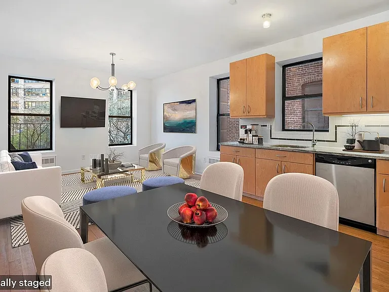 250 Manhattan Ave #3C — Photo 1