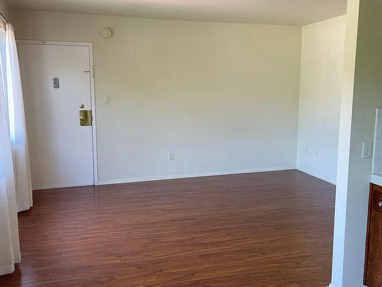 1855 Yosemite Dr #6 — Photo 3