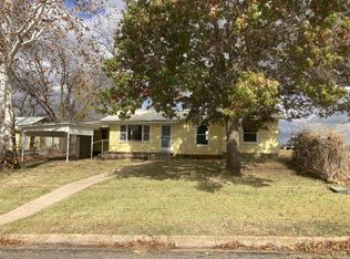 703 W Ollie St, Llano, TX 78643