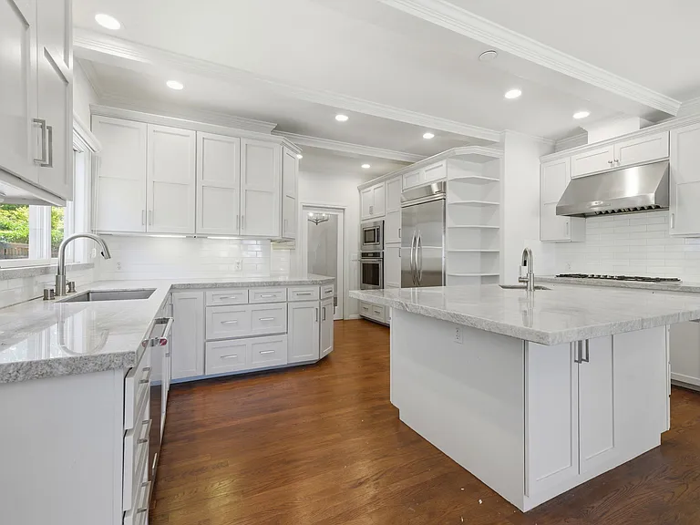 1506 Vancouver Ave — Photo 11