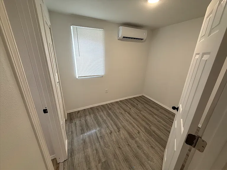 323 Seward Ave — Photo 17