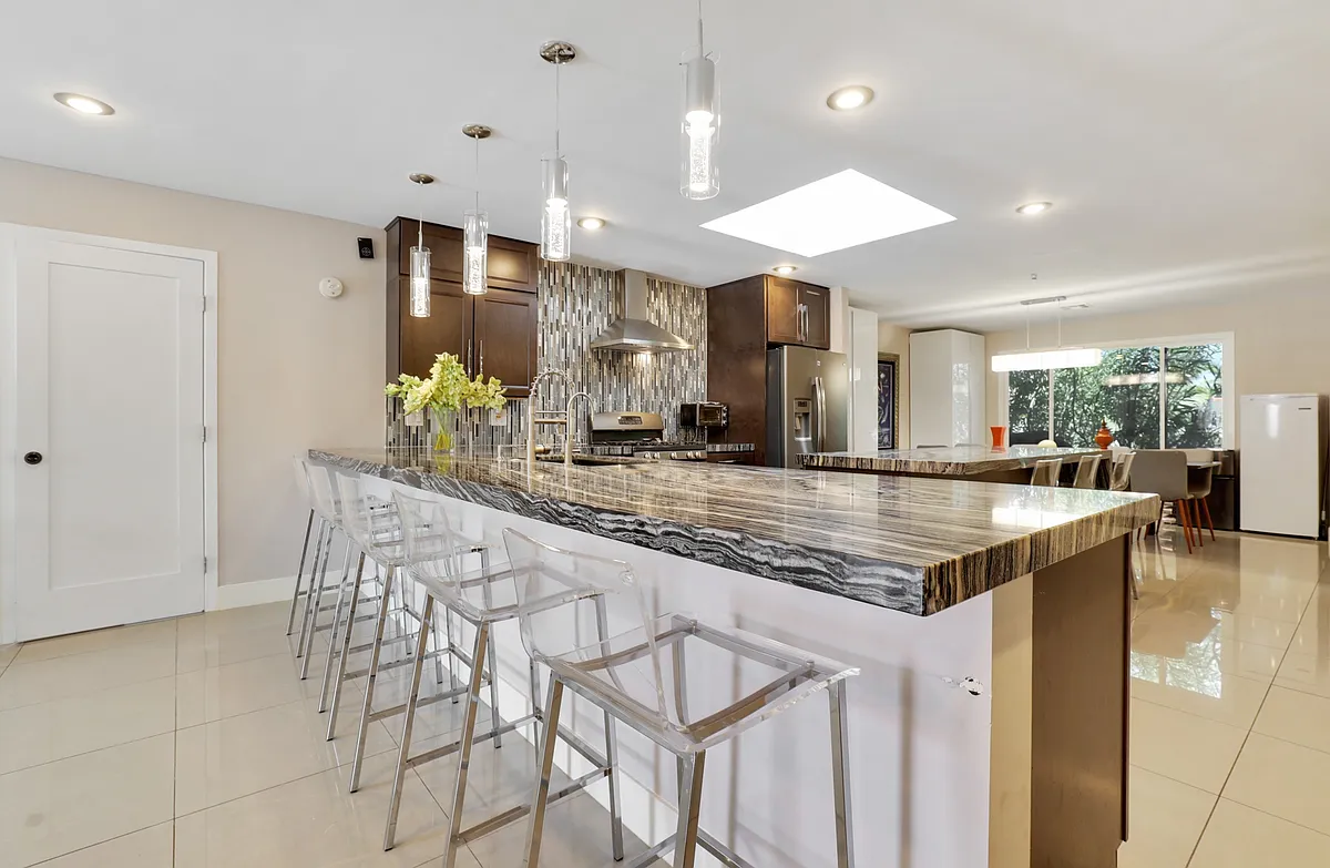 Building Photo - 4655 Balfour Dr