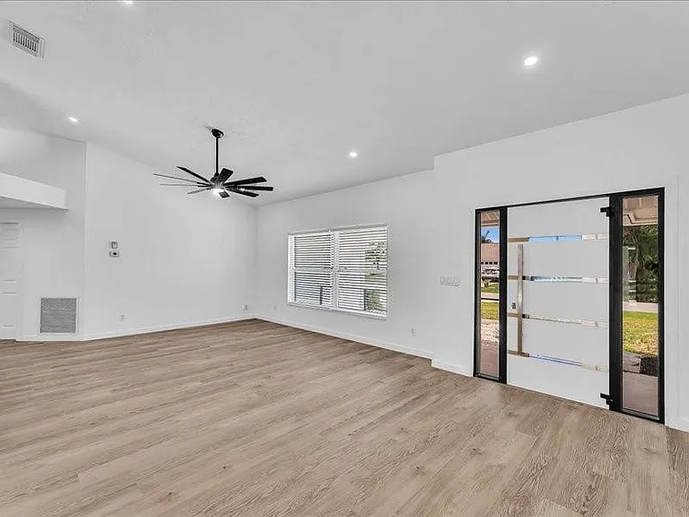 2928 SE Bella Rd — Photo 4