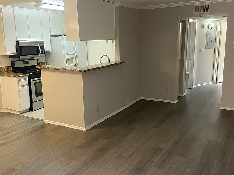 600 N Whitnall Hwy — Photo 8