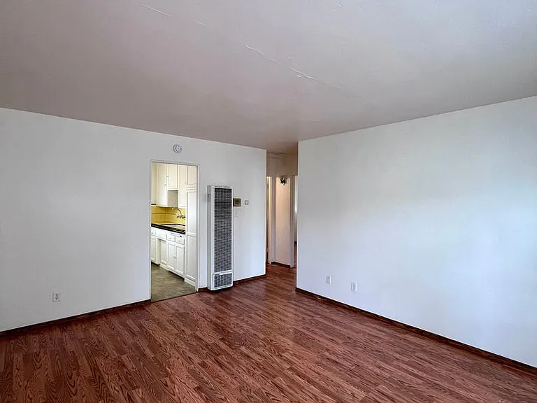 4720-34 Wilson Ave #4728-1/2 — Photo 3