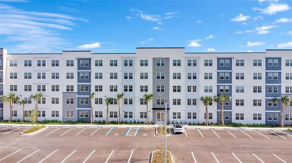2 bed, 2.0 bath, 1022 sqft, $1,900 — Photo 1