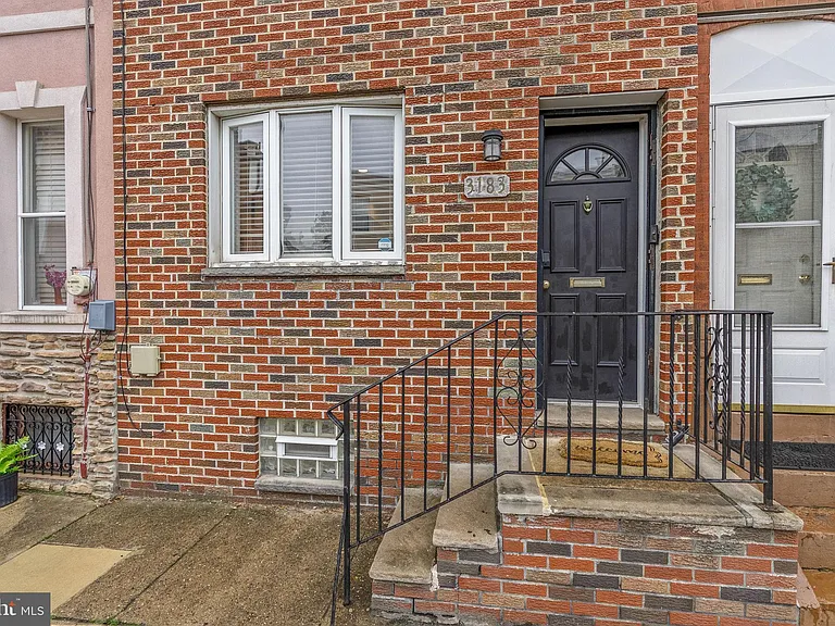 3183 E Thompson St — Photo 2